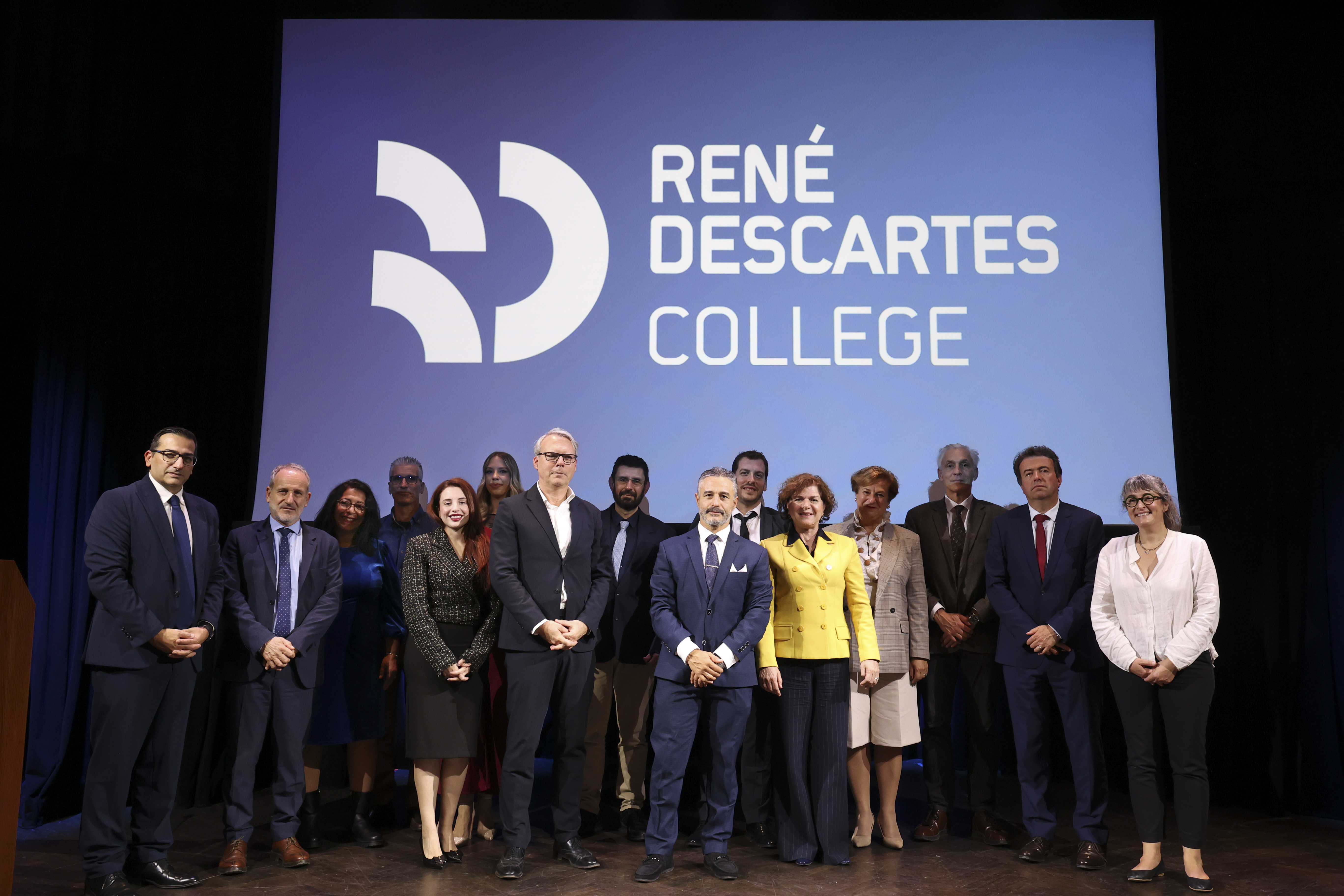 La direction du départment Innovation et l'équipe pédagogique du René Descartes College La direction du départment Innovation et l'équipe pédagogique du René Descartes College