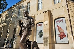 Journées du patrimoine. Portes ouvertes au Musée des arts et métiers. Statue de ZénobeGramme, inventeur de la dynamo en 1871. 